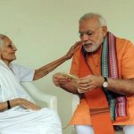 Modi meets mum, 95, after Indian election landslide