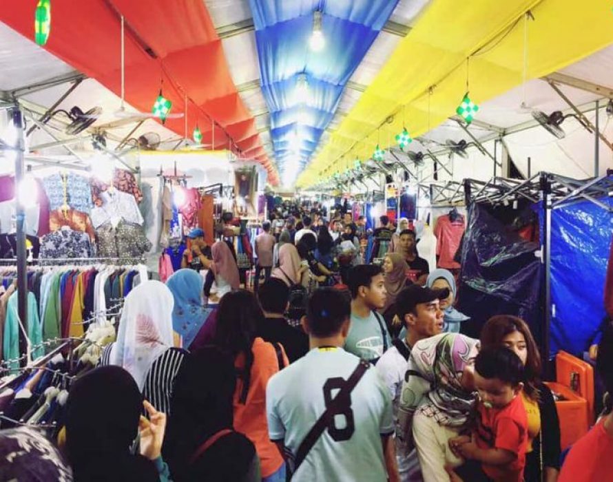 Ramadan bazaars bustling despite drizzle