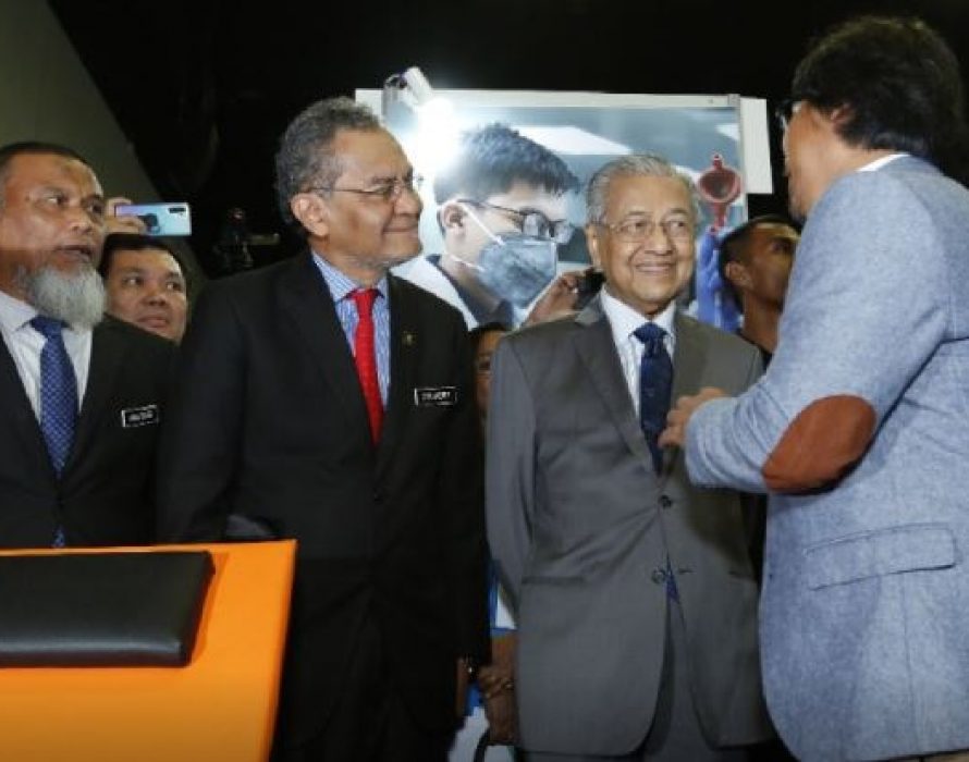 Mahathir: Malaysia the largest rubber gloves exporter in the world