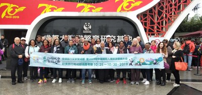 Travel consultants, travel writers and journalists from countries including the United States, Canada, and the United Kingdom visit the Chengdu Research Base of Giant Panda Breeding Travel consultants, travel writers and journalists from countries including the United States, Canada, and the United Kingdom visit the Chengdu Research Base of Giant Panda Breeding
