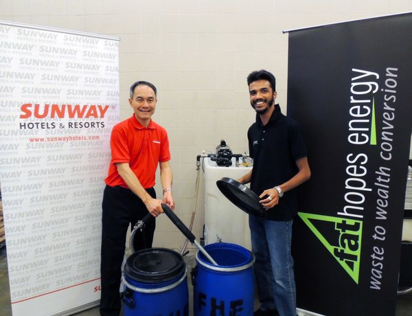 Mr. Colin Yeoh, Sunway Hotels & Resorts’ Group Director of Food & Beverage with Mr. Vinesh Sinha, Chief Executive Officer and Founder, FatHopes Energy at the hotel's used cooking oil collection centre Mr. Colin Yeoh, Sunway Hotels & Resorts’ Group Director of Food & Beverage with Mr. Vinesh Sinha, Chief Executive Officer and Founder, FatHopes Energy at the hotel's used cooking oil collection centre