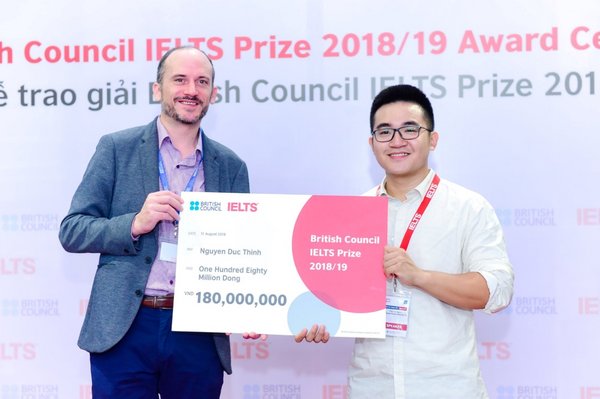 Nguyen Duc Thinh (8.0 IELTS) was the first prize winner of local IELTS Prize 2018/19. Nguyen Duc Thinh (8.0 IELTS) was the first prize winner of local IELTS Prize 2018/19.