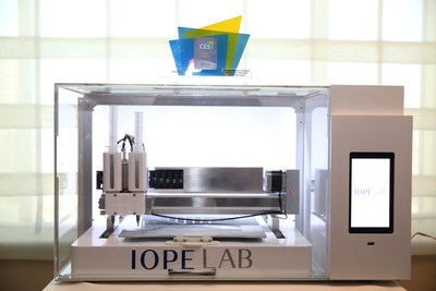 Amorepacific, Korea’s leading beauty company, is presenting its 3D face mask printing system (IOPE Tailored 3D Mask) - a CES 2020 Innovation Award Honoree, at its Consumer Electronics Show 2020 (CES 2020) debut from January 7 to 10 in Las Vegas. Amorepacific, Korea’s leading beauty company, is presenting its 3D face mask printing system (IOPE Tailored 3D Mask) - a CES 2020 Innovation Award Honoree, at its Consumer Electronics Show 2020 (CES 2020) debut from January 7 to 10 in Las Vegas.