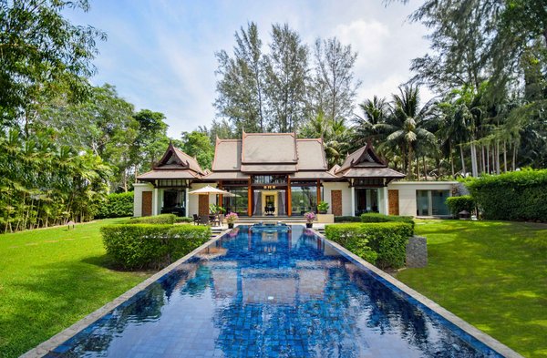 Banyan Tree, Phuket - Savour a complimentary Thai set dinner for two pax per bedroom at Saffron. Saffron presents the indigenous tastes of Thai cuisine at its best, with graceful service in a contemporary yet classically elegant Banyan Tree setting.