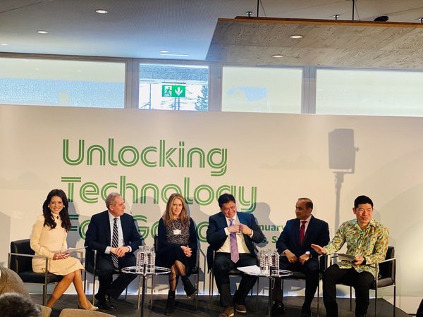 Global leaders sharing their perspectives on unlocking tech for good (From left to right: Panel moderator, Julia Chatterley, with panelists Michael Froman of Mastercard, Peggy Johnson of Microsoft, His Excellency Airlangga Hartarto, Coordinating Minister for Economic Affairs, Republic of Indonesia, Sanjay Poonen of VMWare and Anthony Tan of Grab)