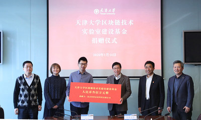 Jiajun Li, accepts the donation from Hoopox