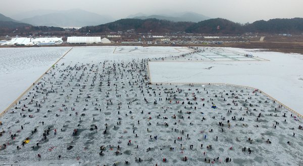 This file photo shows the 2020 Inje Icefish Festival in Inje, 165 kilometers northeast of Seoul, on Jan. 18, 2020. The festival, which opened on the day, will continue until Feb. 2. This file photo shows the 2020 Inje Icefish Festival in Inje, 165 kilometers northeast of Seoul, on Jan. 18, 2020. The festival, which opened on the day, will continue until Feb. 2.