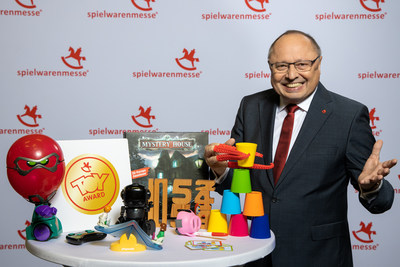 Ernst Kick, CEO of Spielwarenmesse eG, with the products nominated for the ToyAward Ernst Kick, CEO of Spielwarenmesse eG, with the products nominated for the ToyAward