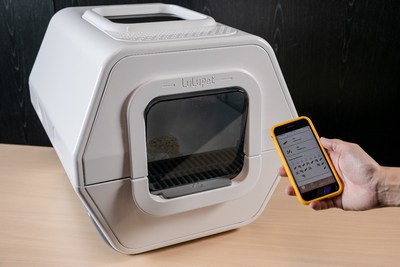 LuluPet's intelligent litter box not only detects littering frequency and litter weight but also the condition of the litter (normal, constipation, diarrhea, etc.). After judging litter conditions through the use of AI image restoration, it uses this data to notify the owner of the cat's health.