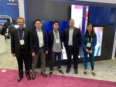 Chris Riegel, STRATACACHE CEO, pictured with Kyohei Hasegawa and Shinya Tokuhisa of Hakuhodo at NRF 2020: Retail's Big Show. 