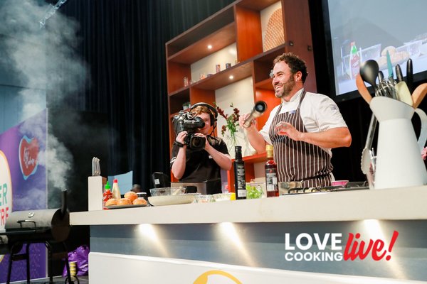 Chef Miguel Maestre wows the audience live on stage at Love Cooking Live! Chef Miguel Maestre wows the audience live on stage at Love Cooking Live!