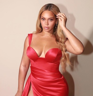 Beyoncé wearing Diamond Equalizer earrings
