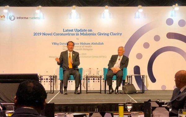 Datuk Dr Noor Hisham Abdullah (left), DG of Health Malaysia as a special guest of the seminar, and Dato' Teo Yen Hua (right), Advisor for ASEAN Water series as moderator for the Q&A session