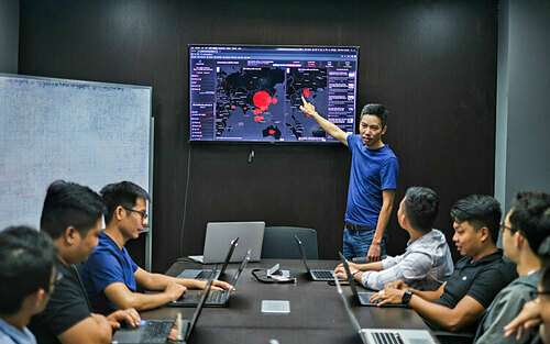 KOMPA GROUP has developed an English version of the dashboard ranking it as one of the world most popular 2019-nCoV tracking websites