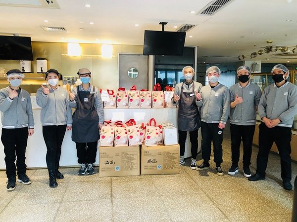 Nayuki's staff dispatched the items to the frontline medical staff