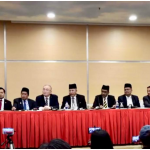 In a U-turn, BN-PAS now dumps Dr M, wants snap polls