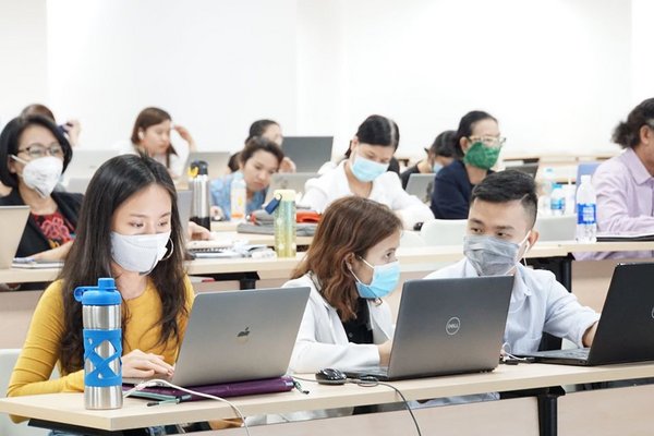 The "Building E-learning course on Moodle system" training session took place at Hong Bang International University with the participation of nearly 80 school's lecturers. The "Building E-learning course on Moodle system" training session took place at Hong Bang International University with the participation of nearly 80 school's lecturers.
