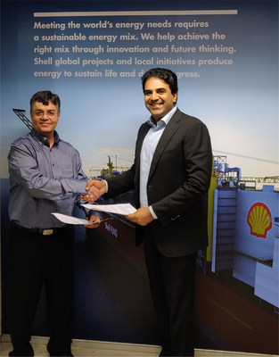 INOX India and SHELL Energy India sign MOU for delivery of LNG through road transport and LNG as Fuel for heavy duty transport. In the picture (L) Mr. Ashwani Dudeja – Country Head, SHELL Energy India and (R) Mr. Siddharth Jain – Executive Director, INOX India.