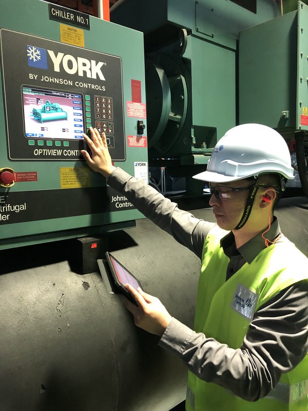 Johnson Controls’ integrated solution optimized the chiller plant performance to exceed the mall’s energy efficiency targets within a year of project completion.