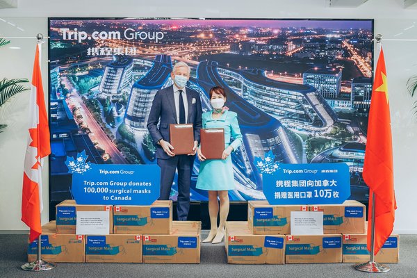 Trip.com Group CEO Jane Sun (right) presents a donation to Canadian Ambassador to China Dominic Barton (left). Trip.com Group CEO Jane Sun (right) presents a donation to Canadian Ambassador to China Dominic Barton (left).