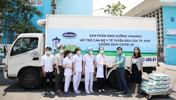 Vinamilk delivered milk products to frontline doctors in Ho Chi Minh City Vinamilk delivered milk products to frontline doctors in Ho Chi Minh City