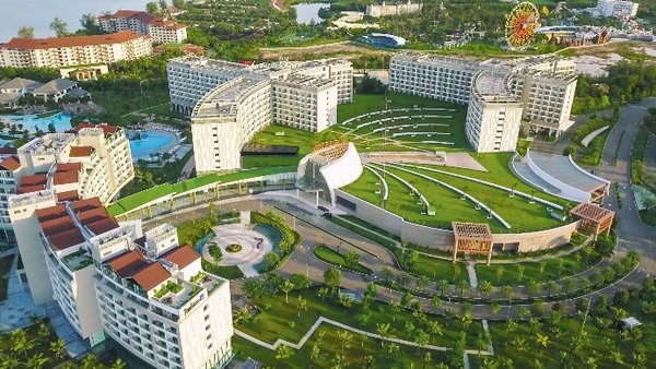 JERDE created a Master Plan for the Casino & Resort Phu Quoc in Vietnam to take advantage of the site’s natural settings of a lush tropical landscape and coastline JERDE created a Master Plan for the Casino & Resort Phu Quoc in Vietnam to take advantage of the site’s natural settings of a lush tropical landscape and coastline