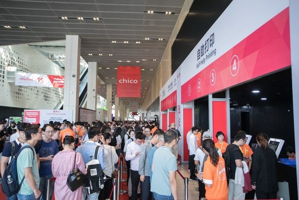 A long queue of visitors at Medtec China 2019 A long queue of visitors at Medtec China 2019