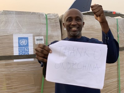 UNDP Representative to Nigeria Mo Yahya expresses his gratitude for a consignment of protective materials from UNDP China. UNDP Representative to Nigeria Mo Yahya expresses his gratitude for a consignment of protective materials from UNDP China.