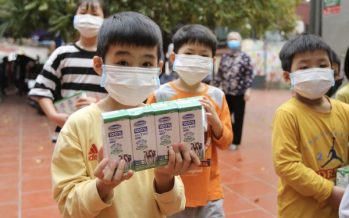 Vinamilk Gives Out Milk and Face Masks to Under-Privileged Children During COVID-19 Pandemic