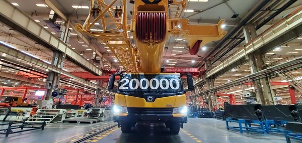 XCMG's 200,000th Wheeled Crane Rolls-off the Production Line XCMG's 200,000th Wheeled Crane Rolls-off the Production Line