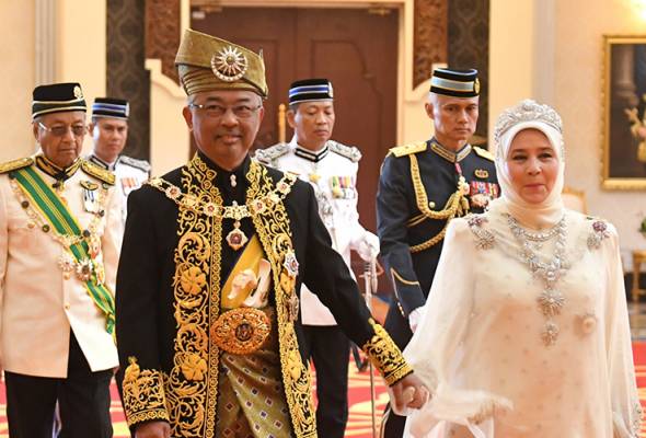 King Presents Instruments Of Appointment To Two Judges The Leaders Online