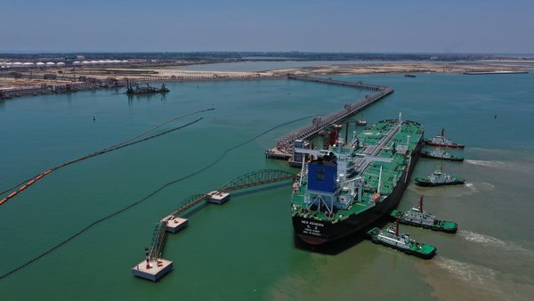 New Renown, Crude Oil Tanker (VLCC) from Middle East, Docked at 300,000-ton Crude Oil Terminal of Sinopec Zhongke Refinery Port.