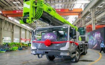 Zoomlion Produces the World’s First Pure Electric Truck Crane, Takes the Lead in Environmental Protection Construction in Machinery Industry