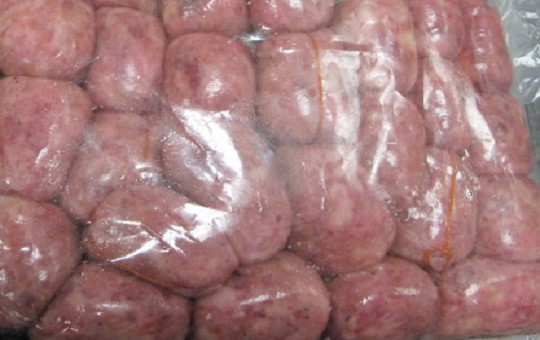 Detected sausages at the airport. Meat products cannot be imported.
