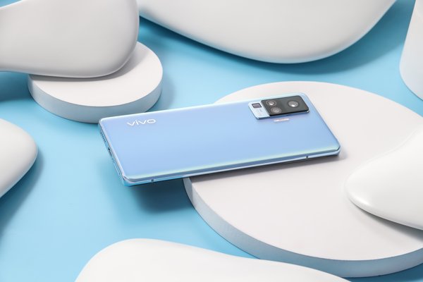 X50 Pro is equipped with a ground-breaking Gimbal Camera System, enabling ultra-stable photos