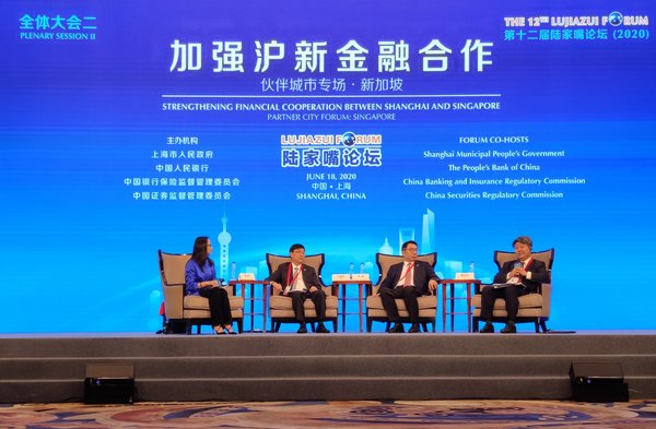 Chairman of UnionPay International Cai Jianbo attended the 12th Lujiazui Forum held in Shanghai, China.
