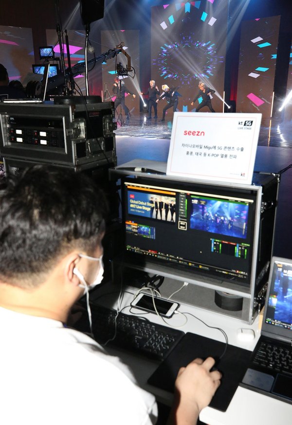 KT is rehearsing 'KT Live Stage', which is high-definition global streaming of K-pop contents KT is rehearsing 'KT Live Stage', which is high-definition global streaming of K-pop contents