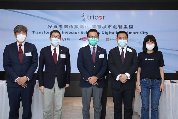 (Photo from left to right: Dr David Chung Wai-keung JP, Under Secretary for Innovation and Technology, Mr. Wilson Yuen, Founder and CEO of TFI Digital Media Limited, Professor Way Kuo, President of CityU, Mr. Joe Wan, CEO of Tricor Hong Kong, Mr. Kenny Koo, Executive Director and CEO of Hutchison Telecommunications Hong Kong Holdings Limited, Mr Lester Garson Huang, JP, Chairman of the Council of CityU, and Ms. Cally Chan, General Manager of Microsoft Hong Kong and Macau)