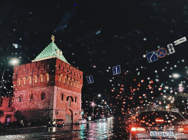 A city view photo, shot on X50 Pro by Russian photographer, Elena Kirillova (@kirillovelena)