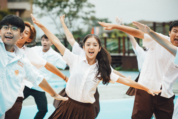 High school students set off a surging interest in sign language, among which sign dance performances have become a major focus of the public's attention. High school students set off a surging interest in sign language, among which sign dance performances have become a major focus of the public's attention.