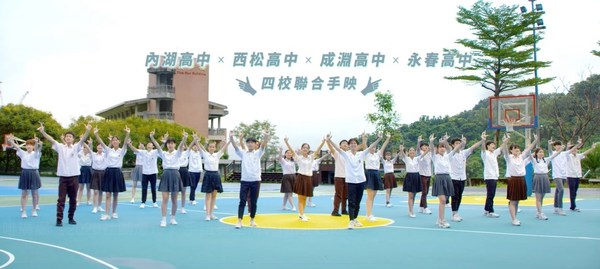 Senior high school students practiced tirelessly over a long period of time to use sign dance to convey the spirit of pursuing their dreams. Senior high school students practiced tirelessly over a long period of time to use sign dance to convey the spirit of pursuing their dreams.