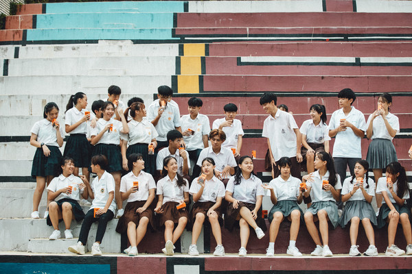 More than 40 16-year-old high school students, with the support of Café Plaza, use "sign dance" to dance out their wide-eyed dreams. More than 40 16-year-old high school students, with the support of Café Plaza, use "sign dance" to dance out their wide-eyed dreams.