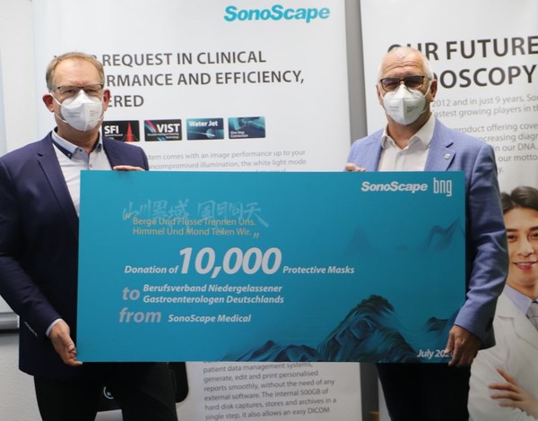Mr Loibl, representing BNG (right) and Mr Wellmann, CEO of EndoSave (left) holding the ceremony sign, posing for photos that record one of the many moments of trust and mutual support. Mr Loibl, representing BNG (right) and Mr Wellmann, CEO of EndoSave (left) holding the ceremony sign, posing for photos that record one of the many moments of trust and mutual support.