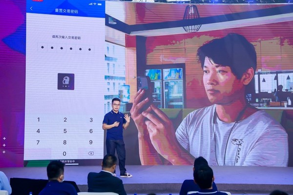 Ting Hua, the developer of accessibility features of WeBank App, presents the face anti-spoofing technology that carries out a more accessible identification process for visually impaired users. Ting Hua, the developer of accessibility features of WeBank App, presents the face anti-spoofing technology that carries out a more accessible identification process for visually impaired users.