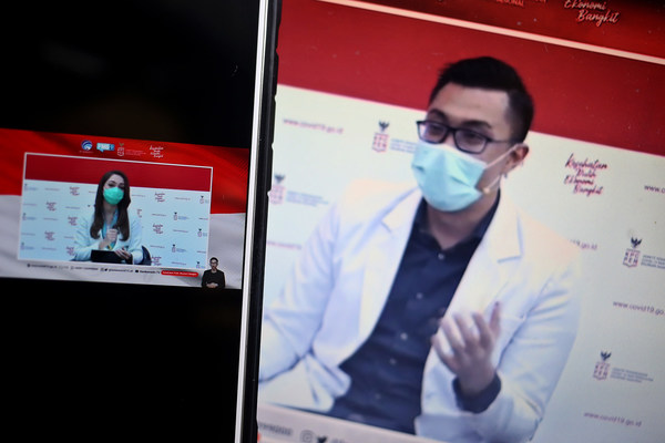 Dr. Reisa Broto Asmoro and Dr. Gia Pratama Putra. Dr. Reisa Broto Asmoro and Dr. Gia Pratama Putra.