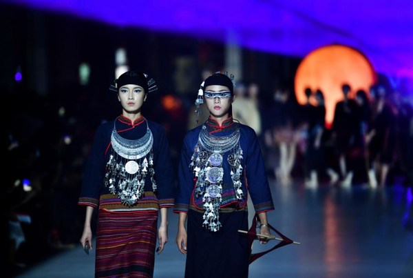 Models present creations made of Li brocade, traditional clothing made by Li ethnic group, at a fashion show in Haikou, south China's Hainan Province, Nov. 19, 2020.