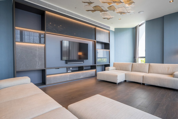 Quality apartments from over 280 residential buildings in prime districts across Singapore and Tokyo, Japan, are available for long-term rental on the MetroResidences platform. Quality apartments from over 280 residential buildings in prime districts across Singapore and Tokyo, Japan, are available for long-term rental on the MetroResidences platform.