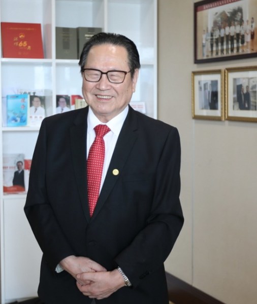 Xu Kecheng, Editor-in-chief of Hydrogen-Oxygen Inhalation for Treatment of COVID-19. Xu Kecheng, Editor-in-chief of Hydrogen-Oxygen Inhalation for Treatment of COVID-19.