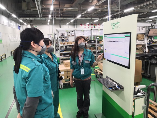 Staff members discuss work plans at French industrial group Schneider Electric's plant in Putuo district Staff members discuss work plans at French industrial group Schneider Electric's plant in Putuo district