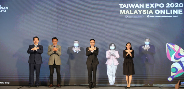 Taiwan Expo 2020 in Malaysia Online held its opening ceremony today (Nov 25). The expo was jointly kicked off with a unique virtual combination. Distinguished guests from Taiwan and Malaysia then joined in with the butterfly hand gesture to symbolise Taiwan. Following that, the VIPs proceeded with a virtual handshake to signal the building of strong ties and cooperation between both countries. Taiwan Expo 2020 in Malaysia Online held its opening ceremony today (Nov 25). The expo was jointly kicked off with a unique virtual combination. Distinguished guests from Taiwan and Malaysia then joined in with the butterfly hand gesture to symbolise Taiwan. Following that, the VIPs proceeded with a virtual handshake to signal the building of strong ties and cooperation between both countries.
